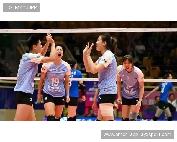 女排三人拦网:严丝合缝的战术奇迹,打造无懈可击的防御屏障 女排三人拦网:严丝合缝的战术奇迹,打造无懈可击的防御屏障