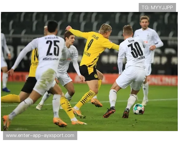 多特延续欧冠火热走势！潜艇再次沦为背景