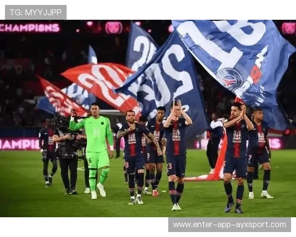 法甲巴黎连续跑动拉开空间，攻势接连出现