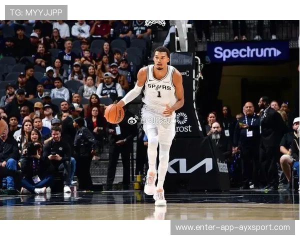 文班亚马25分8篮板统治力，马刺客场轻取