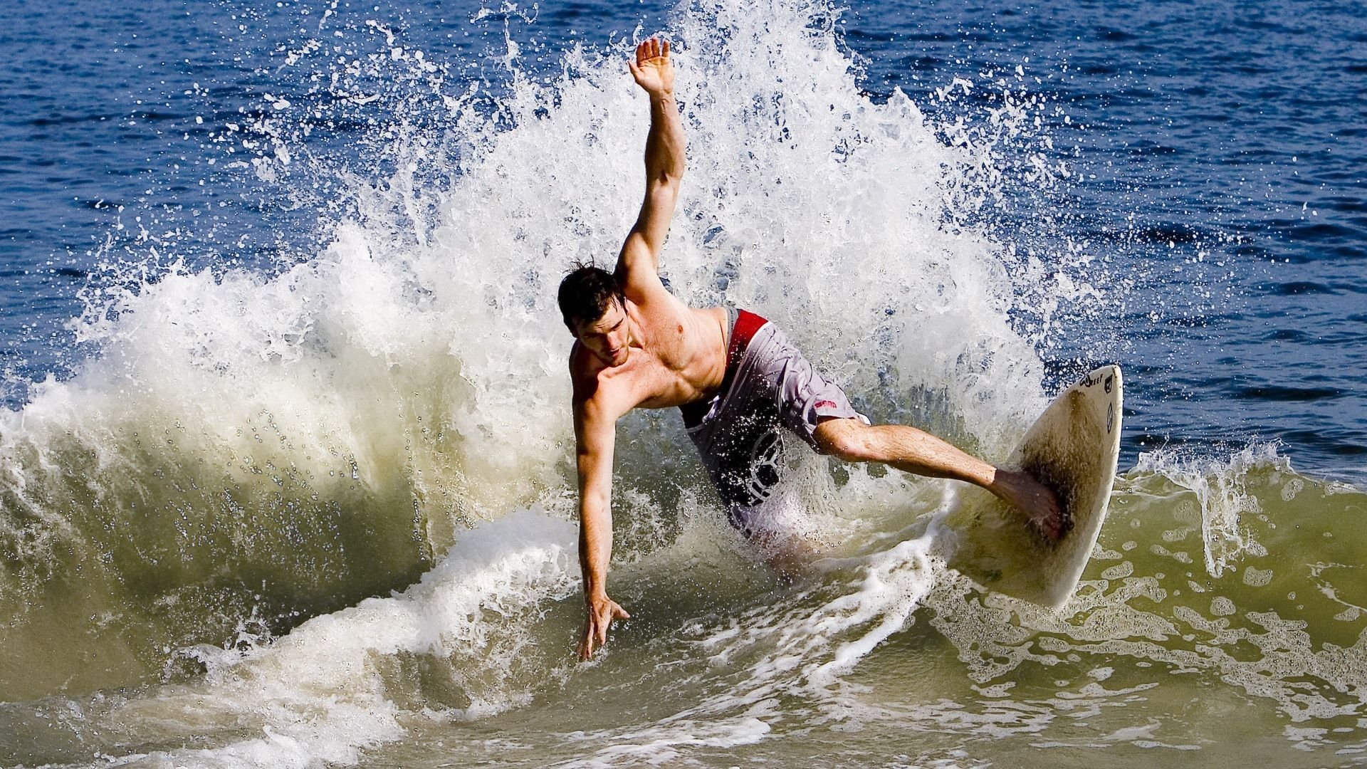 _极地冰钓大赛：冰天雪地中的钓鱼挑战_，冰钓鱼获